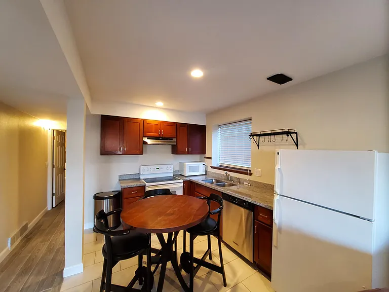 110 Florentia St #B — Photo 7