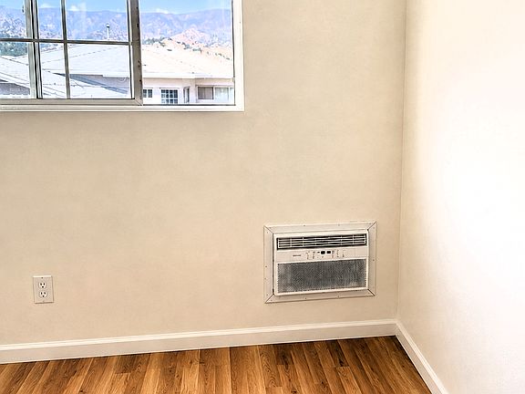 3rd image of 2310 Washington Cir APT F