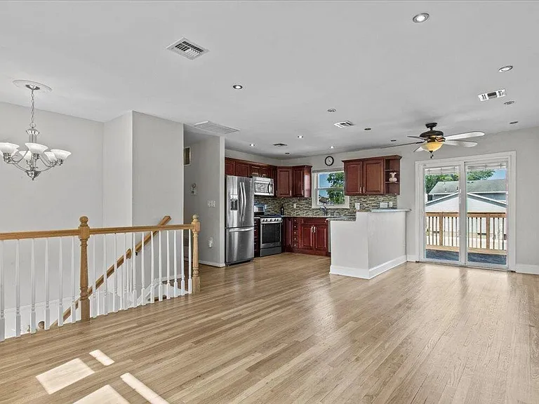 811 Harvey Rd — Photo 4
