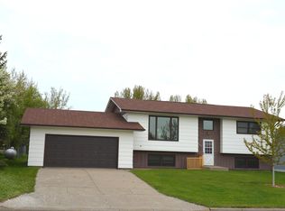 206 11th St NW, Beulah, ND 58523