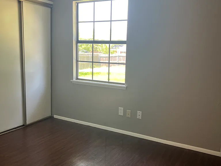 2101 Pennington Dr — Photo 6