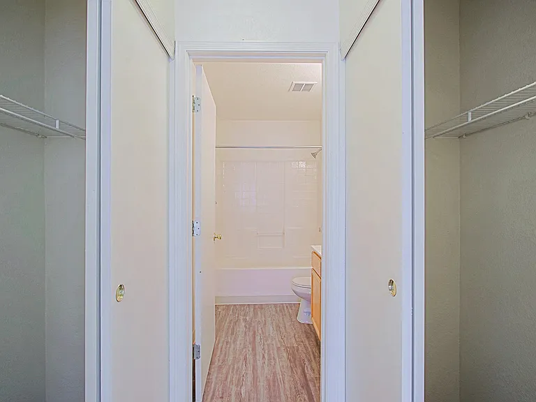 Villa Serena Apartments — Photo 14