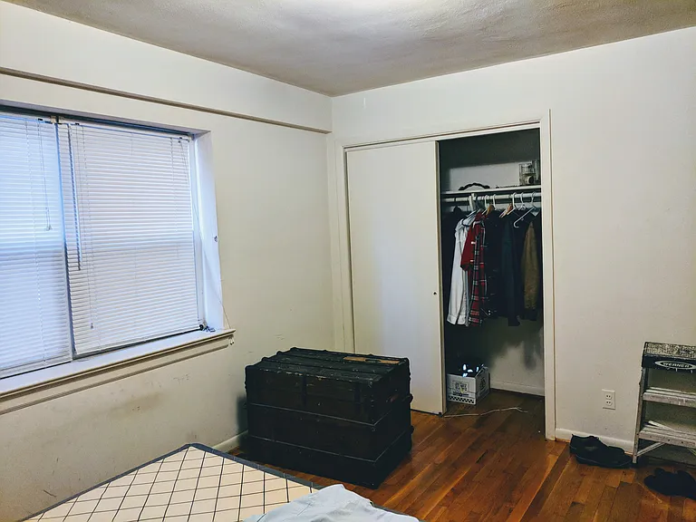 3425 Kensington Avenue — Photo 10