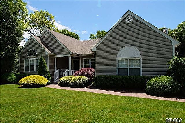 1st image of 9 Willowood Ct