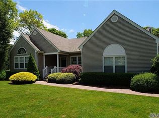 9 Willowood Ct, Westhampton, NY 11977