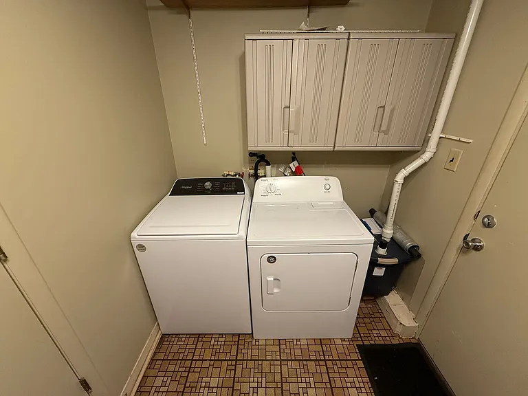 100 Bristol Ct — Photo 8
