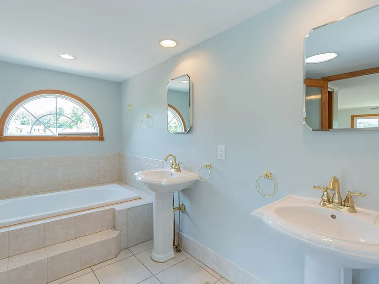 3093 Old Leetown Pike — Photo 4