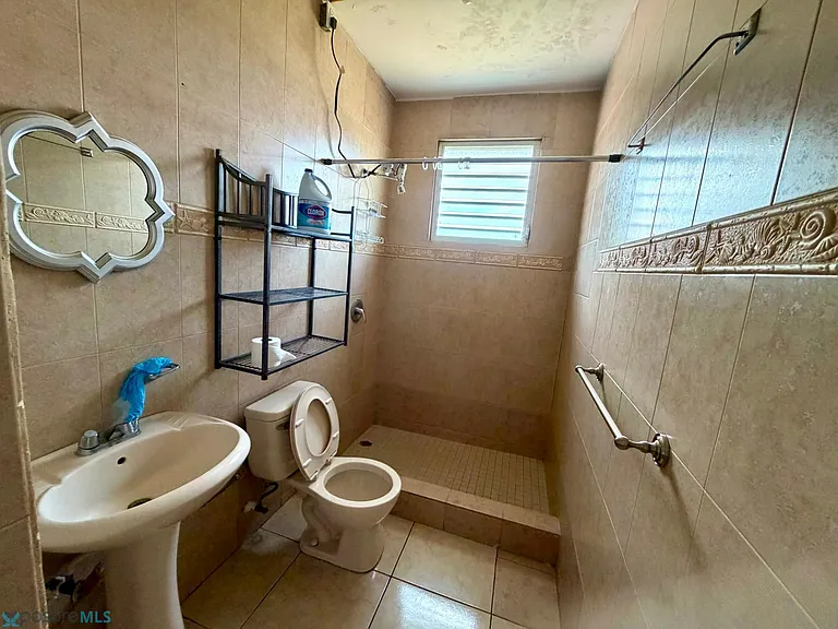 4-107 Interior #4 — Photo 5