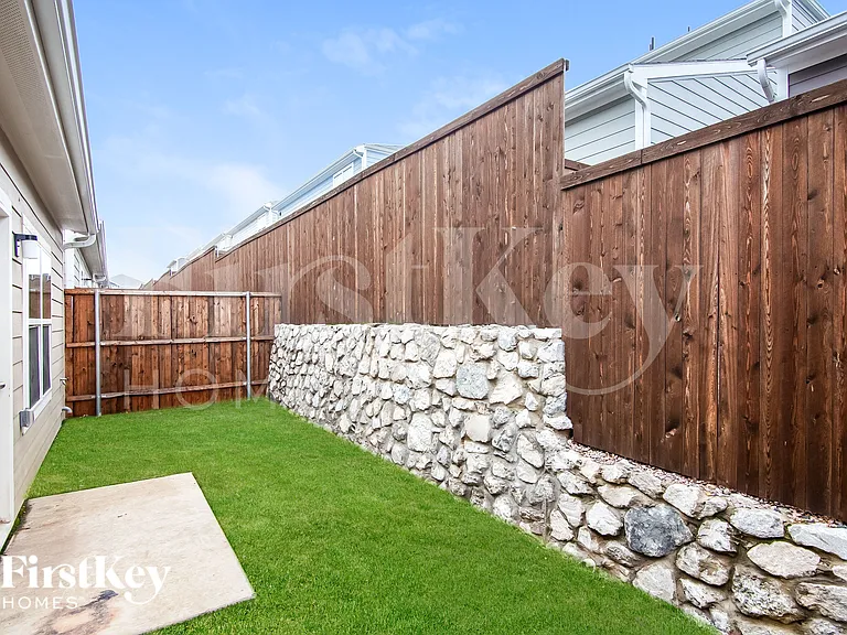 613 Sophia Way — Photo 14