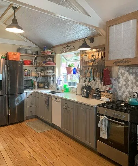 Kitchen with dishwasher