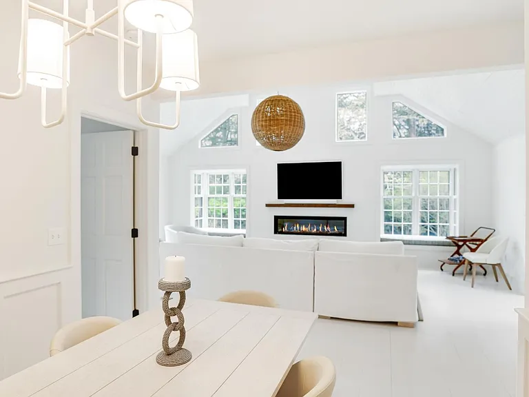 401 Town Ln — Photo 9