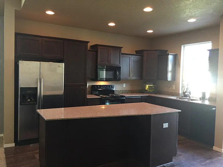719 E Colbert Rd — Photo 4