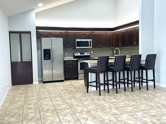 3rd image of 1504 Timberlane Cir