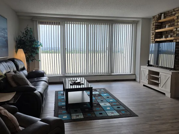 4902 37th St, Red Deer, AB