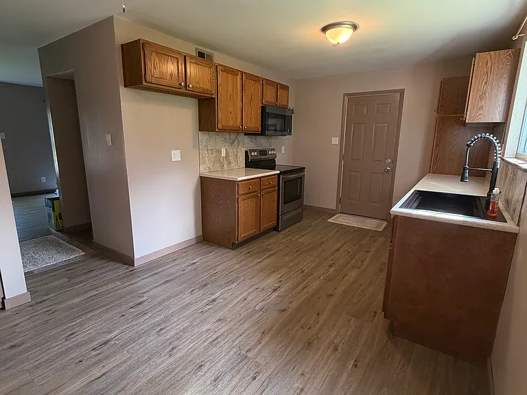 3006 Lyme St — Photo 10