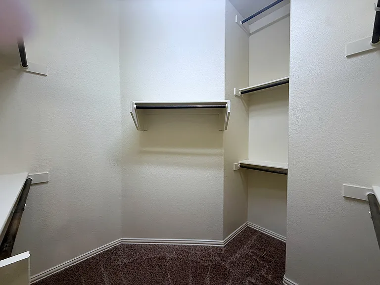 1109 Abbey Ln — Photo 16