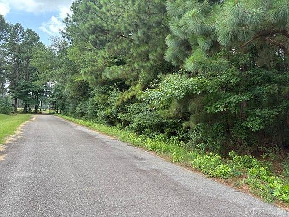 4th image of 12 Country Club Ln