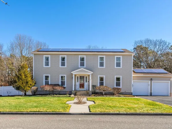 123 9th Avenue, Holtsville, NY 11742