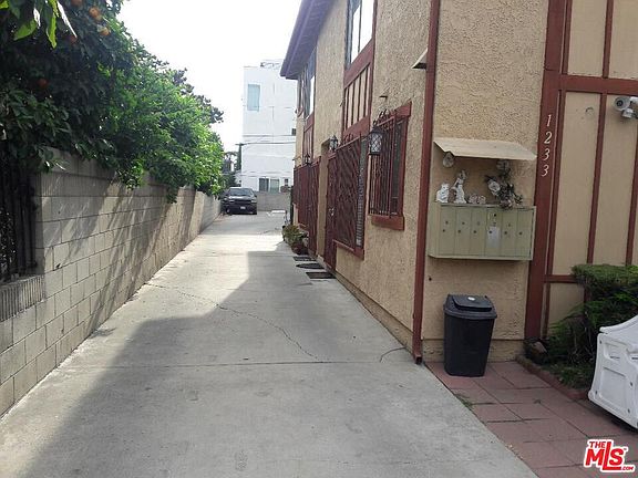 3rd image of 1233 Tamarind Ave