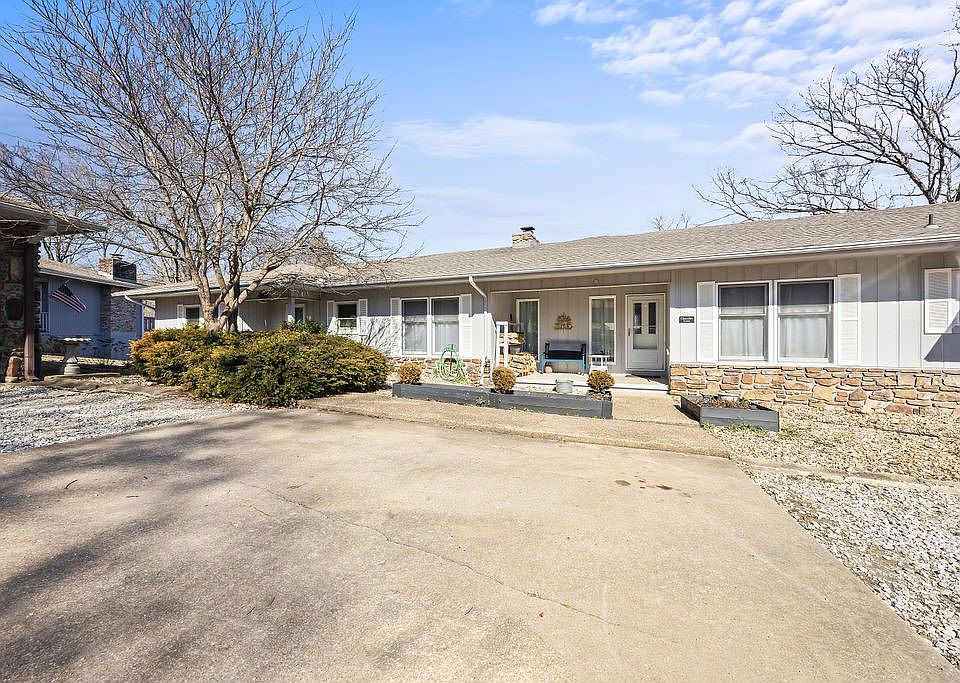 1st image of 4 Chandler Ln