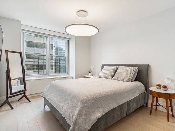 5th image of 117 E 57th St APT 24E