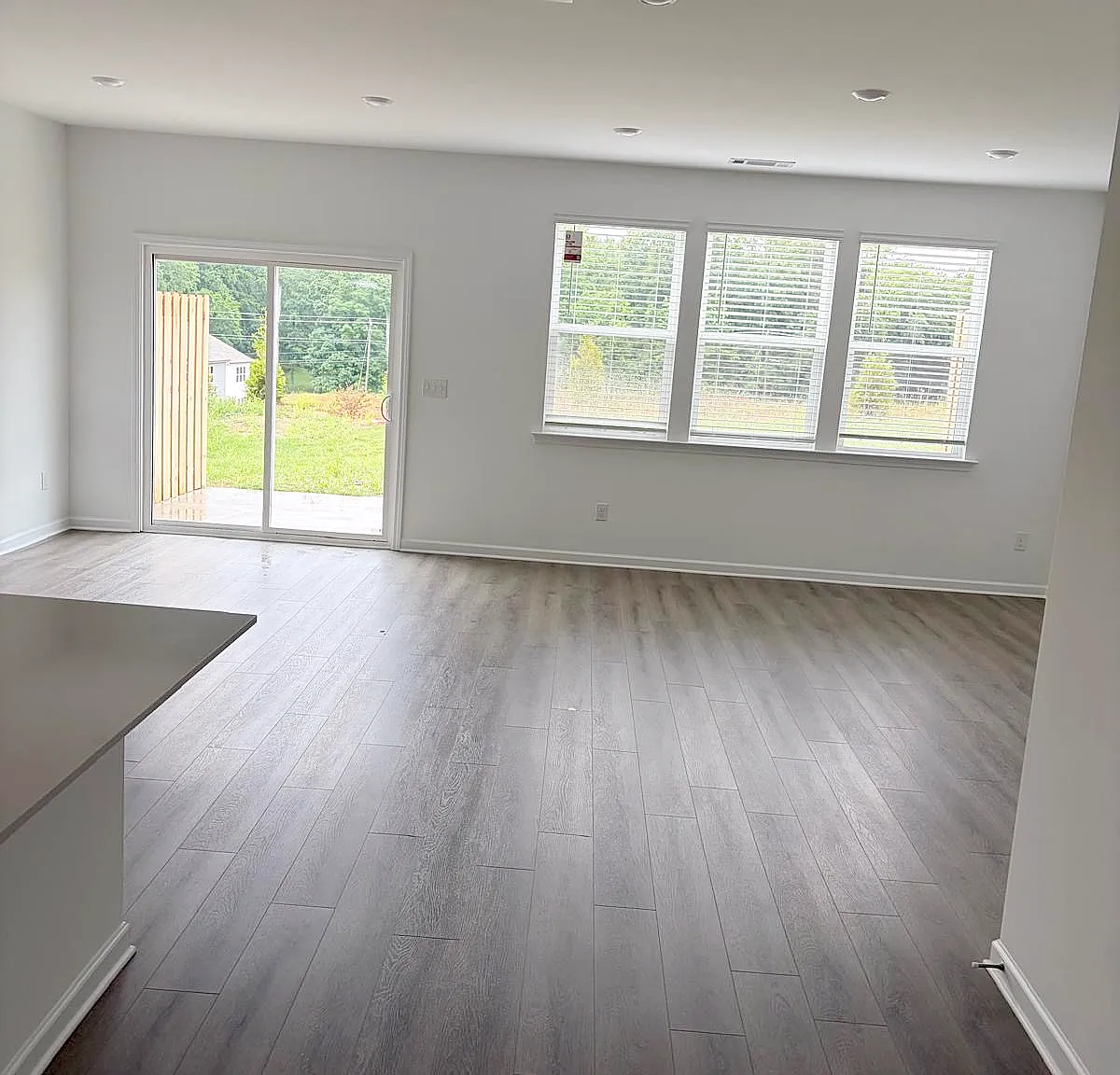 3 bed, 1815 sqft, $1,999 — Photo 4