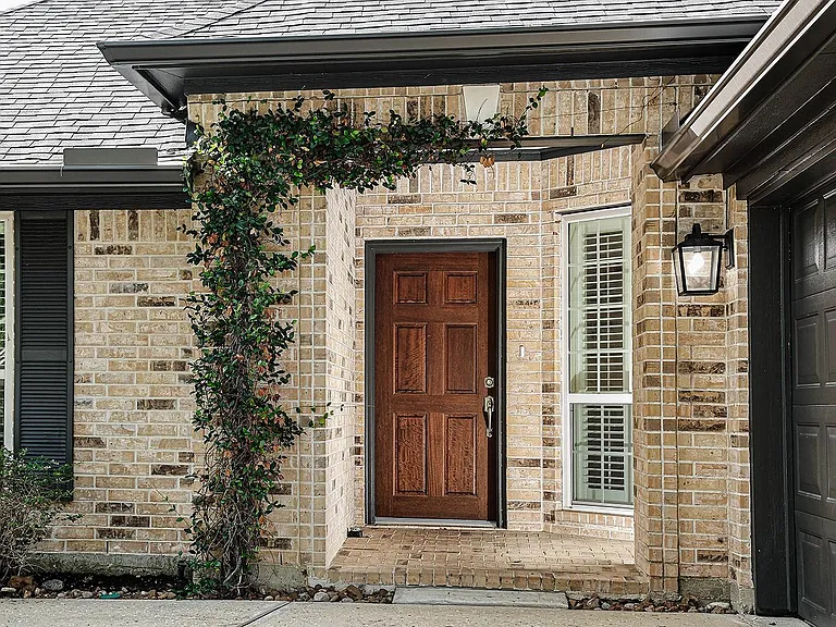 11 Fair Light Ct — Photo 3