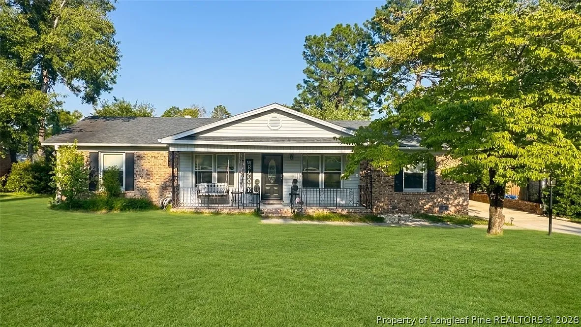 4 bed, 2.0 bath, 1715 sqft, $2,000 — Photo 1