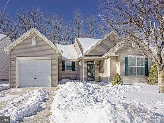 2nd image of 425 Periwinkle Dr