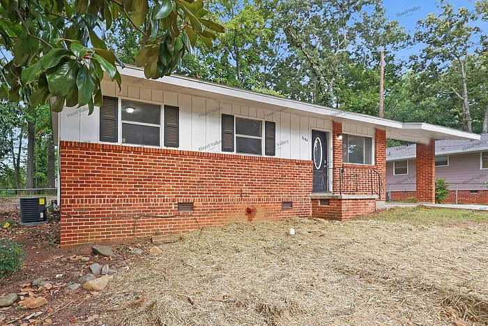 3 bed, 1.5 bath, 1104 sqft, $1,645 — Photo 2