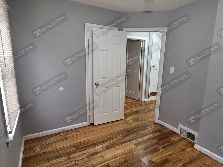 9526 Prest St — Photo 10