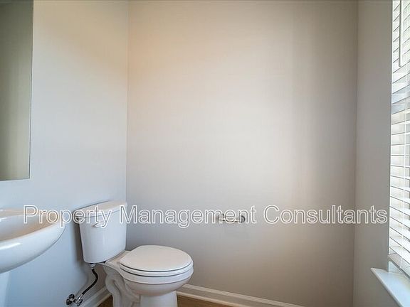 5th image of 22857 Dashwood Ln