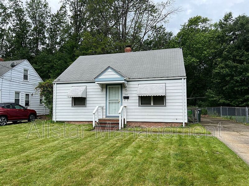 1st image of 740 E 254th St
