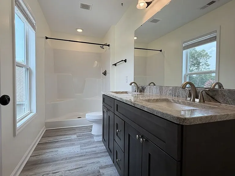 302 E Franck St — Photo 20