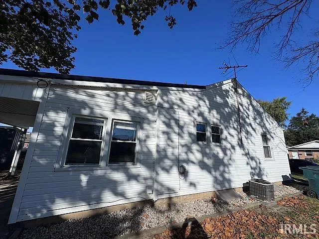 3 bed, 1.0 bath, 1026 sqft, $900 — Photo 3