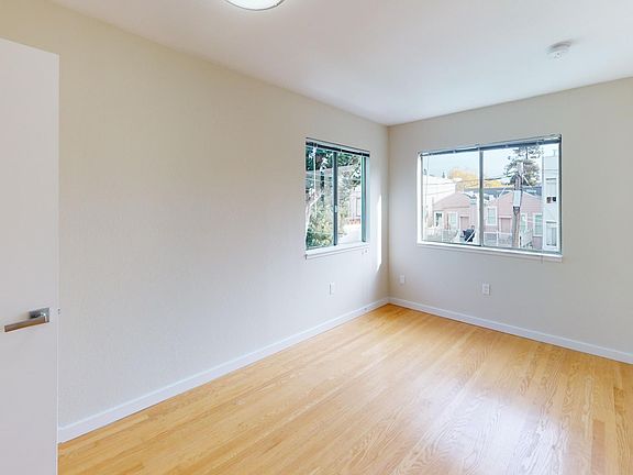 4th image of 1085 S Van Ness Ave #204