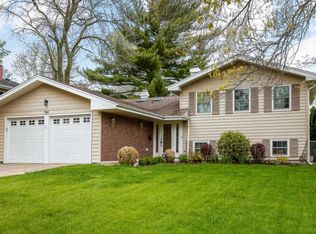 21W744 Buckingham Rd, Glen Ellyn, IL 60137