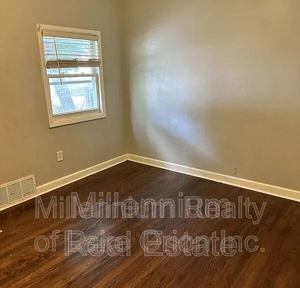 260 W Longfellow Ave — Photo 9