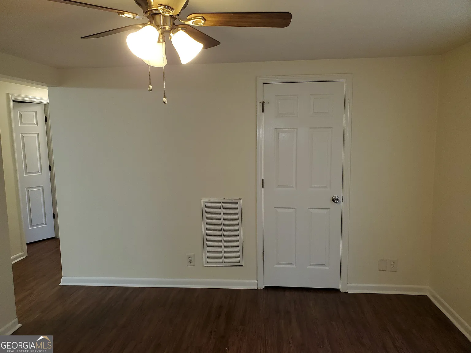 2 bed, 1.0 bath, $995 — Photo 4
