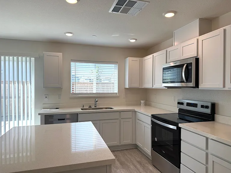 2024 Shady Tree Cir — Photo 4