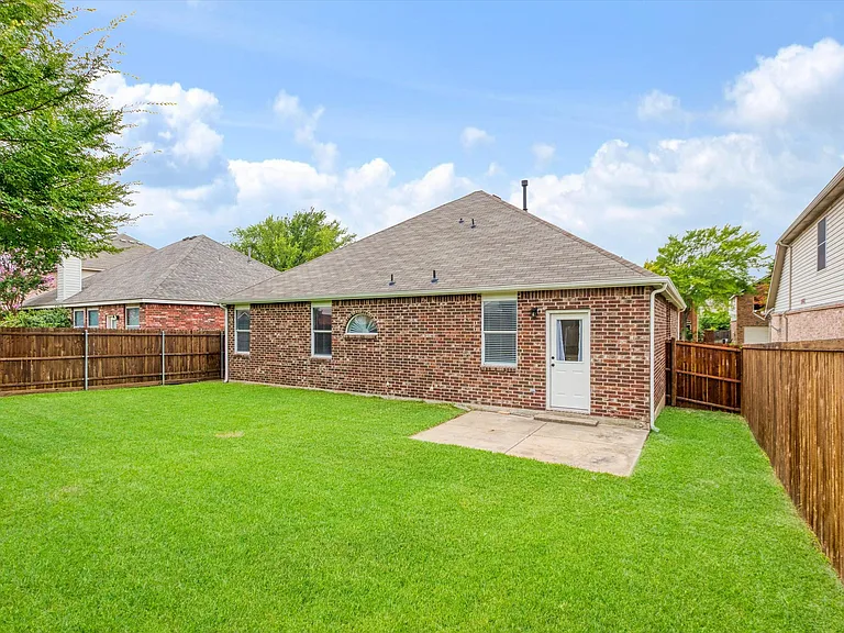 2405 Itasca Dr — Photo 25