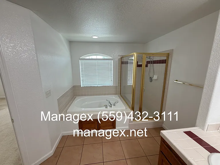 2833 E Cromwell Ave — Photo 23