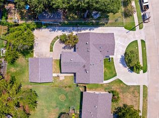 1054 Shadow Wood Ln, Lewisville, TX 75067
