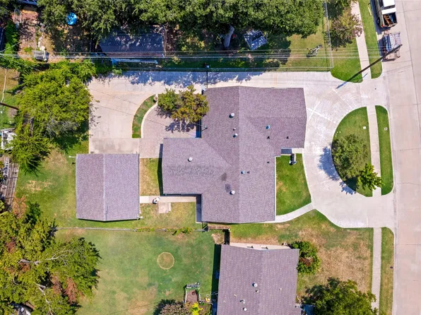 1054 Shadow Wood Ln, Lewisville, TX 75067