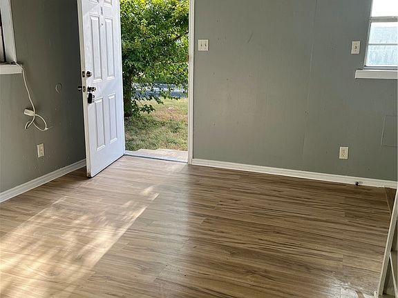 4th image of 503 Wolf St