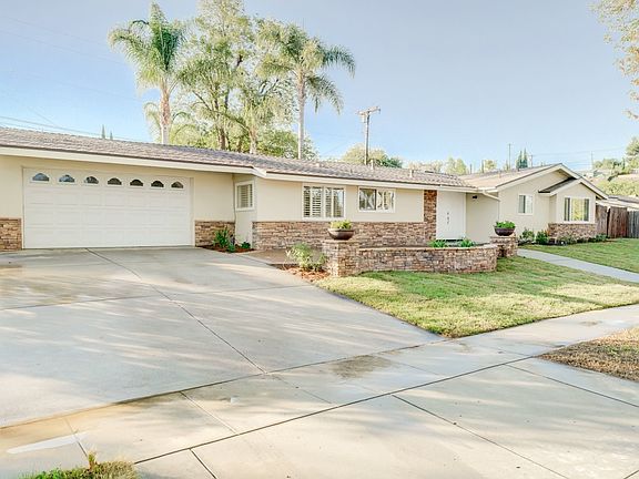 2nd image of 1138 Rexford Pl