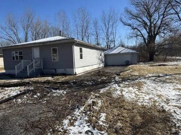 2749 New Hampshire St, Lake Station, IN 46405