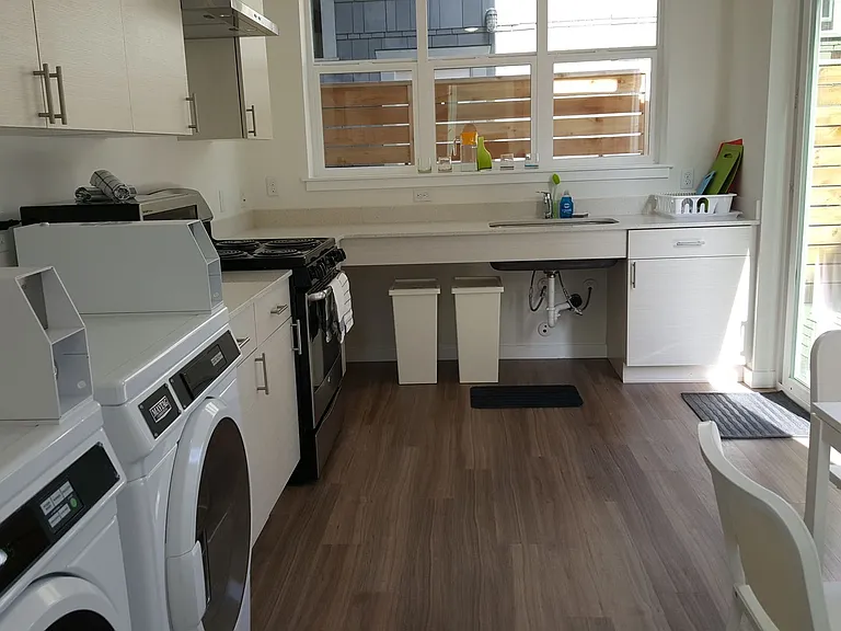 900 NE Ravenna Blvd — Photo 11