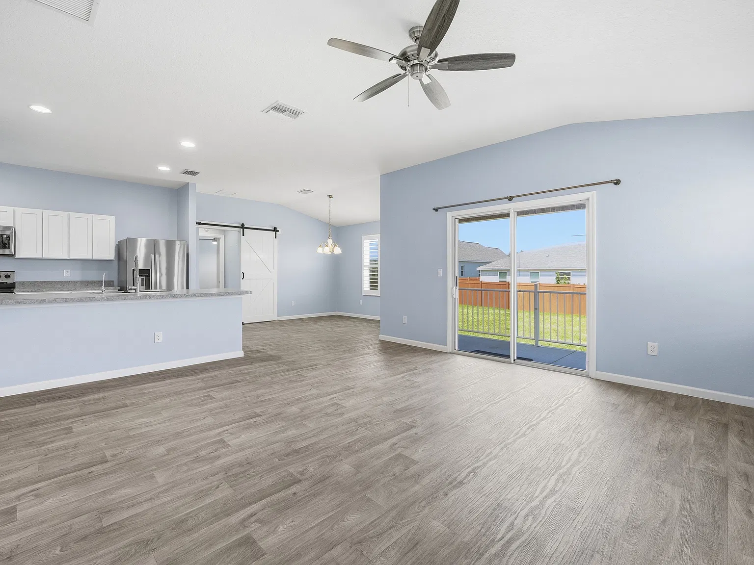 3 bed, 1444 sqft, $2,400 — Photo 3