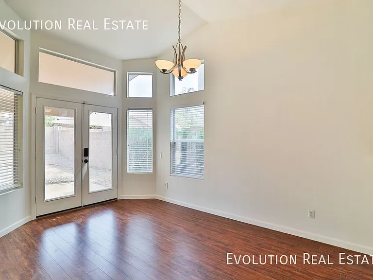 3226 E Sequoia Dr — Photo 9